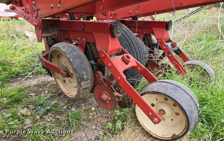 image for item EM7032 International 800 Cyclo Air air seeder