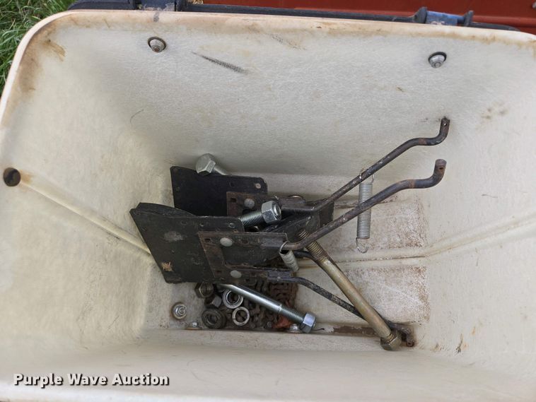 image for item EM7032 International 800 Cyclo Air air seeder