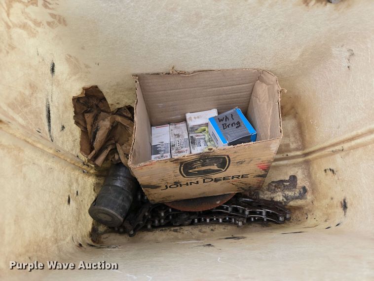 image for item EM7032 International 800 Cyclo Air air seeder