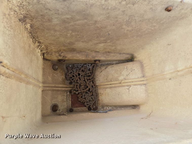 image for item EM7032 International 800 Cyclo Air air seeder