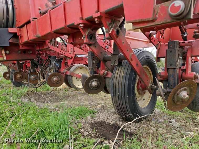 image for item EM7032 International 800 Cyclo Air air seeder