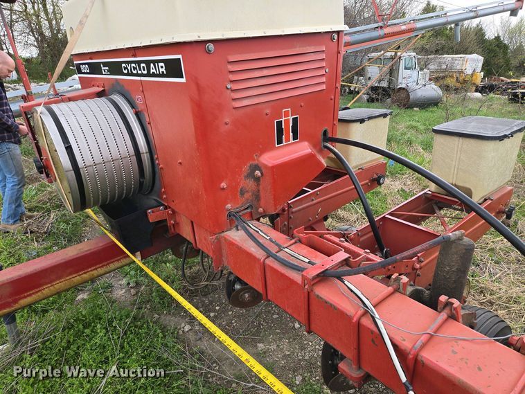 image for item EM7032 International 800 Cyclo Air air seeder