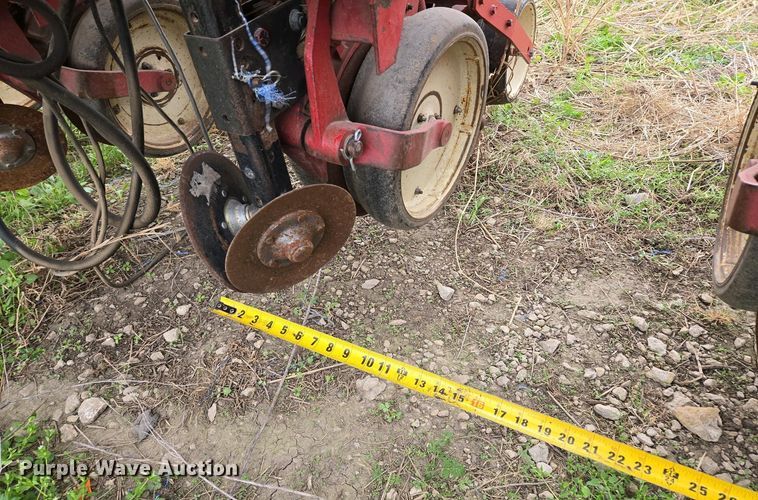 image for item EM7032 International 800 Cyclo Air air seeder