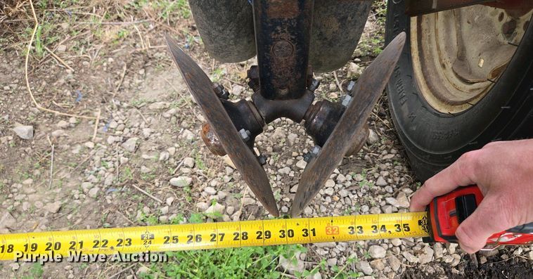 image for item EM7032 International 800 Cyclo Air air seeder