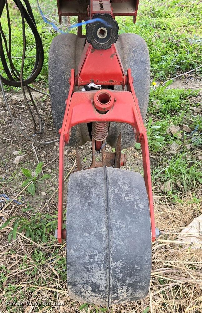 image for item EM7032 International 800 Cyclo Air air seeder