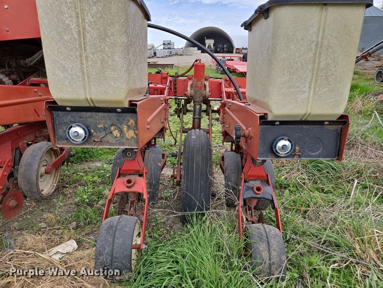 image for item EM7032 International 800 Cyclo Air air seeder