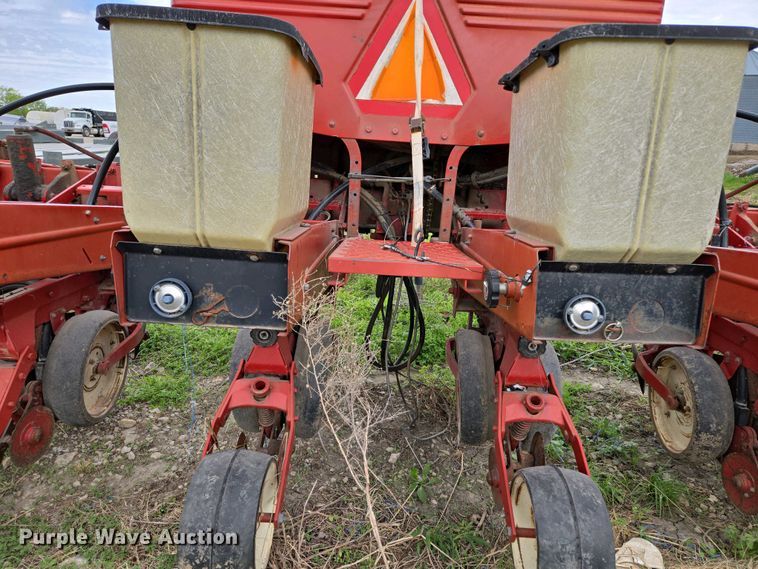 image for item EM7032 International 800 Cyclo Air air seeder