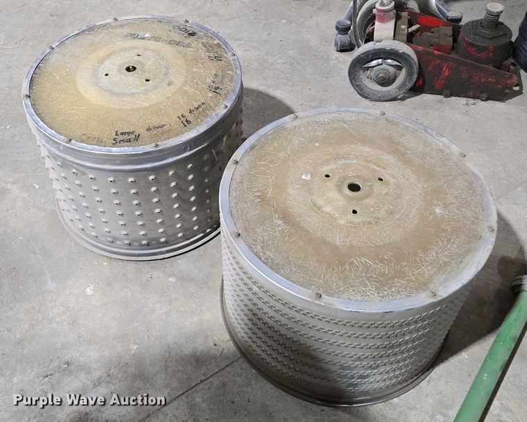 image for item EM7032 International 800 Cyclo Air air seeder