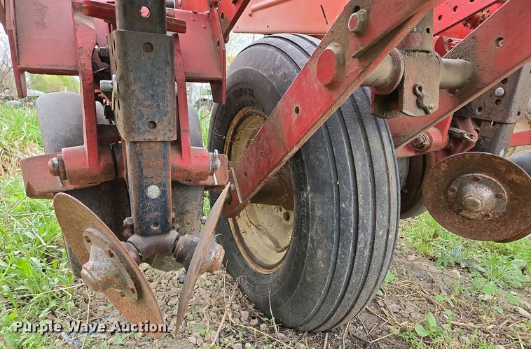 image for item EM7032 International 800 Cyclo Air air seeder