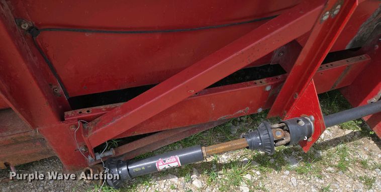 image for item EM7033 Case 1083 corn head