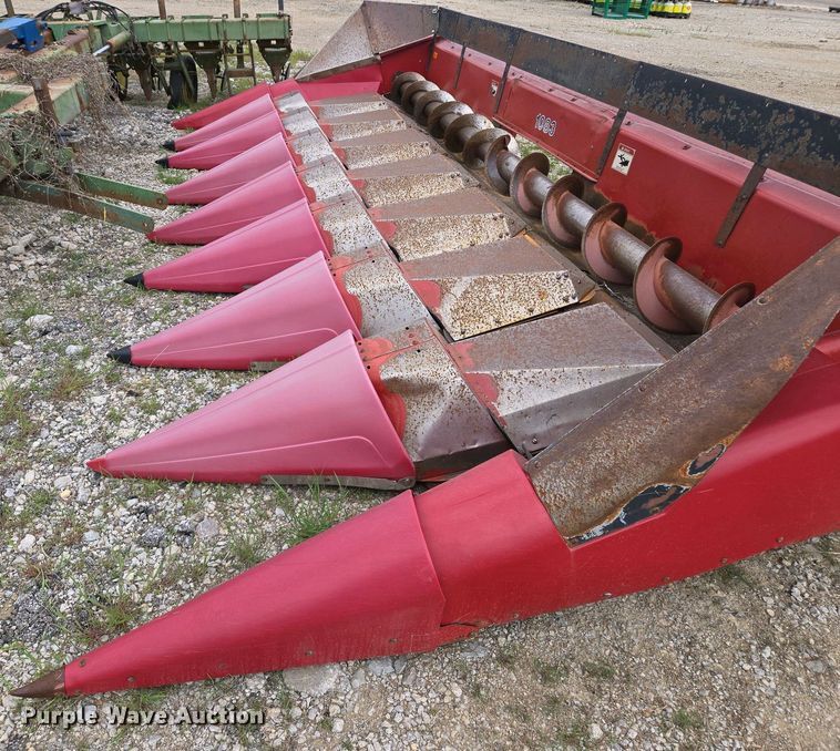 image for item EM7033 Case 1083 corn head