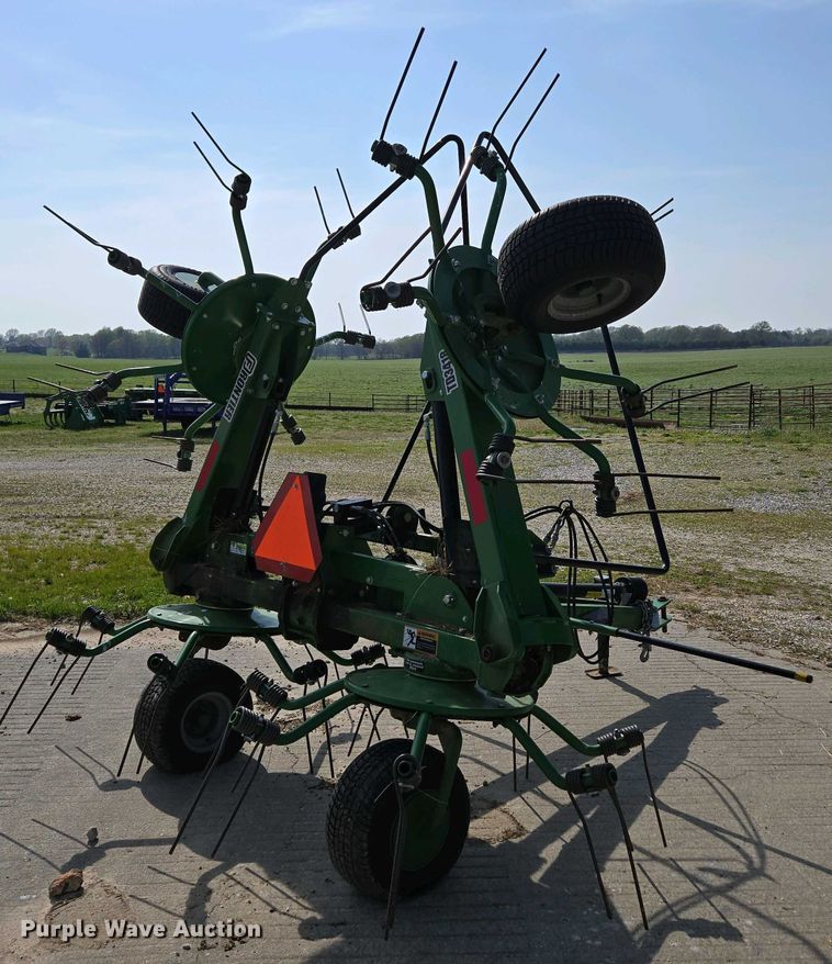 image for item EN3586 2015 Frontier TD3418 hay tedder