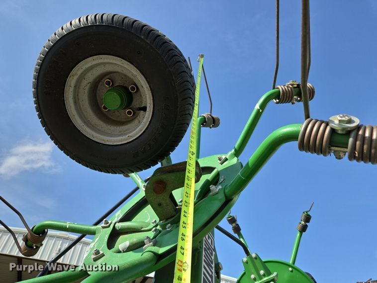 image for item EN3586 2015 Frontier TD3418 hay tedder