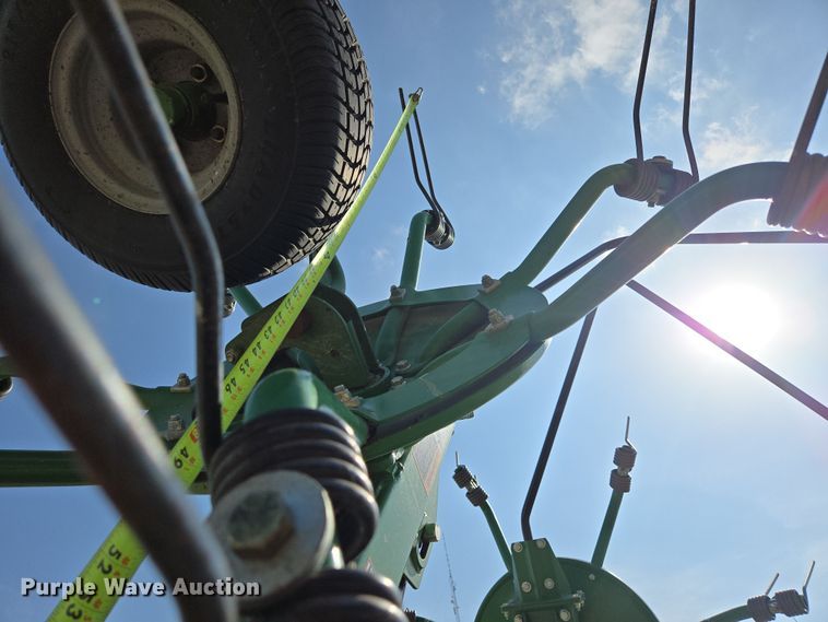 image for item EN3586 2015 Frontier TD3418 hay tedder