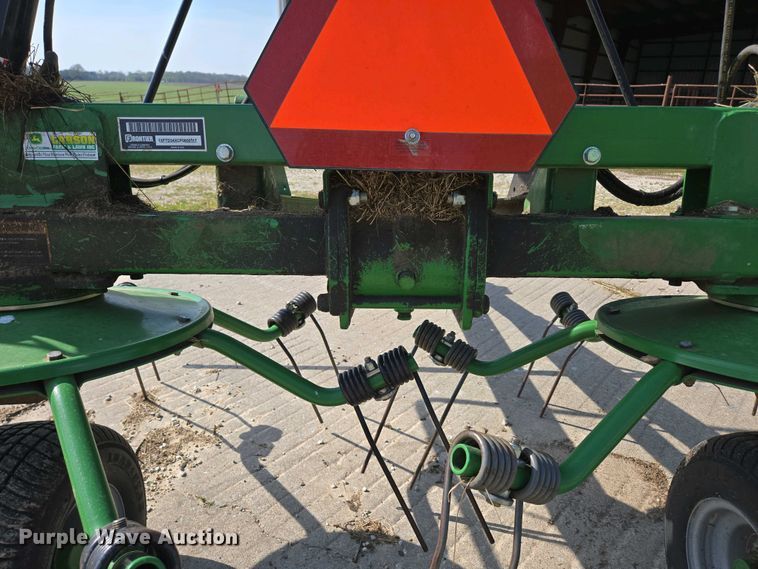 image for item EN3586 2015 Frontier TD3418 hay tedder