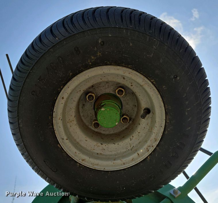 image for item EN3586 2015 Frontier TD3418 hay tedder