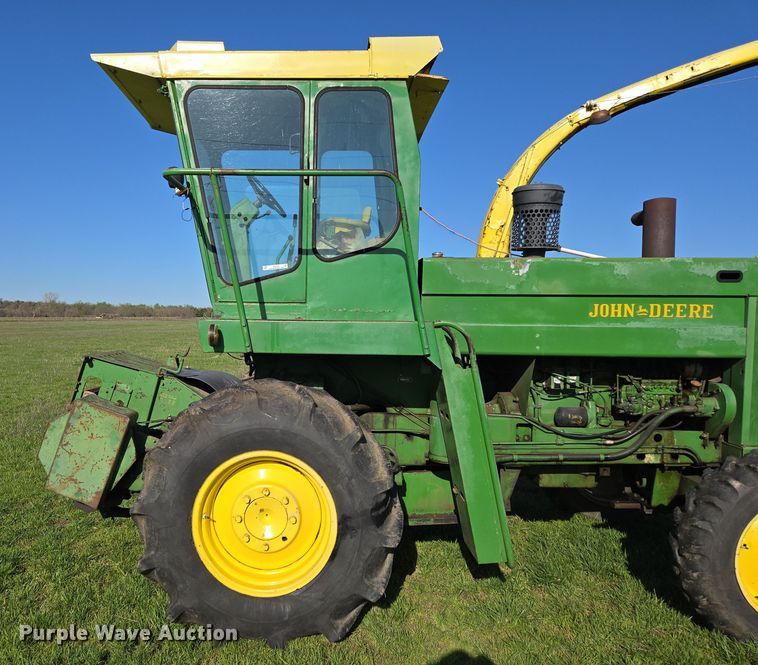 image for item EN3624 John Deere 5400 forage harvester