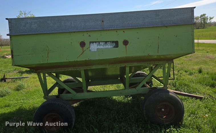 image for item EN3641 Parker 1072 gravity wagon