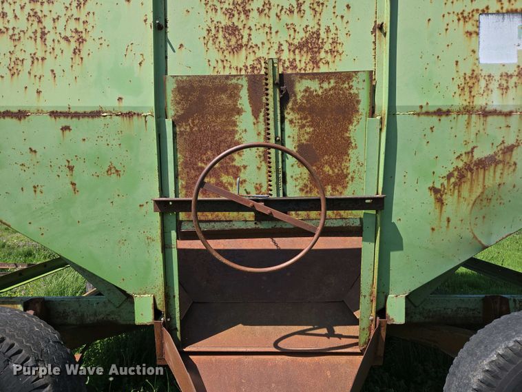 image for item EN3641 Parker 1072 gravity wagon