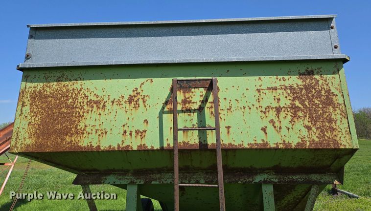 image for item EN3641 Parker 1072 gravity wagon