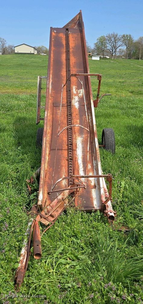 image for item EN3642 Graves hay bale elevator 