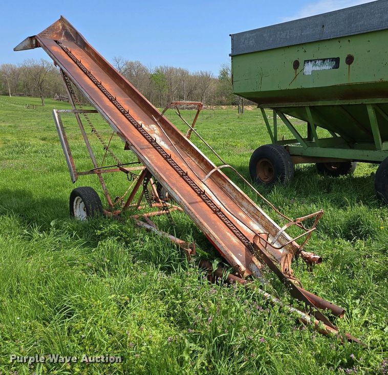 image for item EN3642 Graves hay bale elevator 