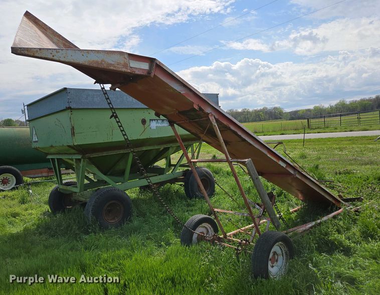 image for item EN3642 Graves hay bale elevator 