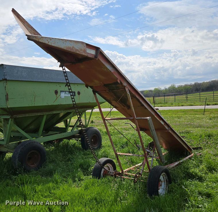 image for item EN3642 Graves hay bale elevator 