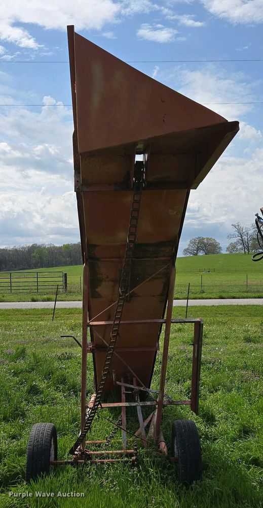 image for item EN3642 Graves hay bale elevator 