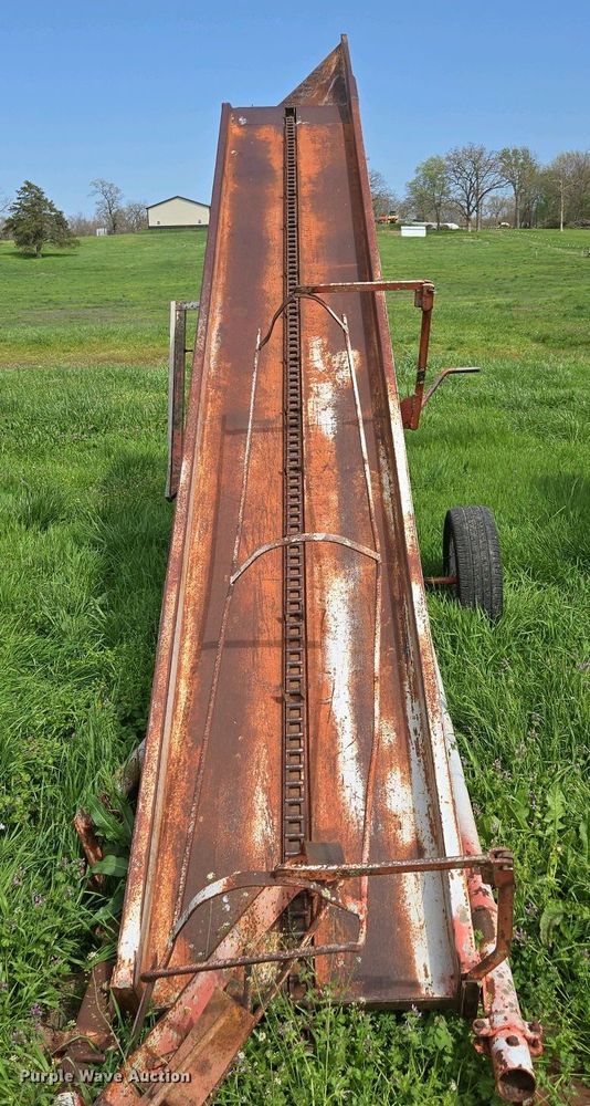 image for item EN3642 Graves hay bale elevator 