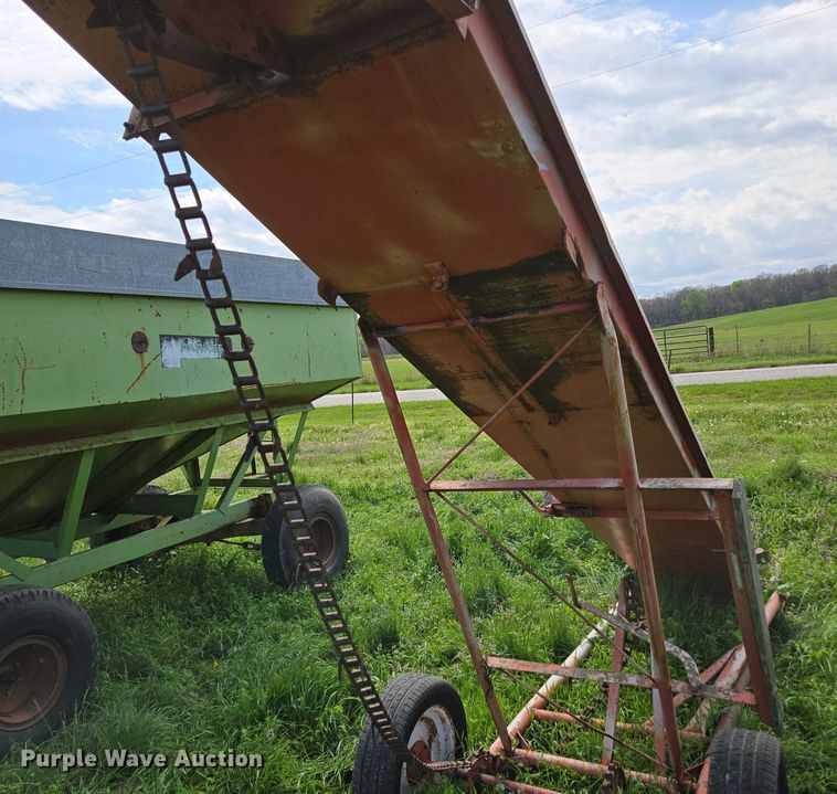 image for item EN3642 Graves hay bale elevator 