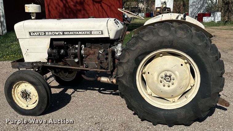 image for item EQ1307 1970 David Brown Selectamatic 880 tractor