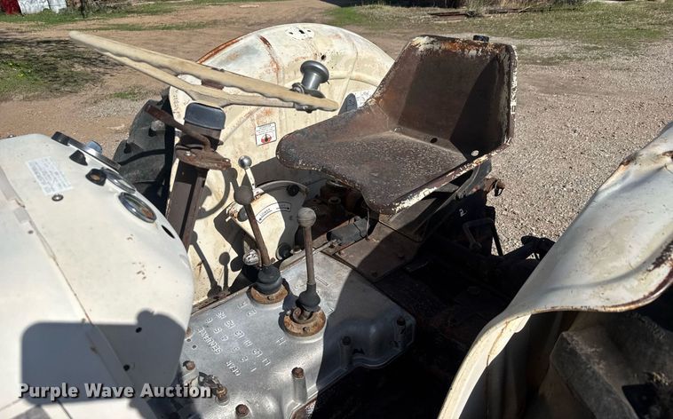 image for item EQ1307 1970 David Brown Selectamatic 880 tractor