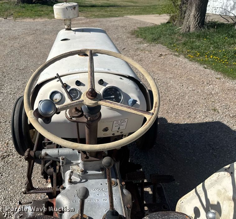 image for item EQ1307 1970 David Brown Selectamatic 880 tractor