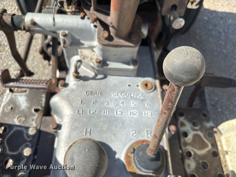 image for item EQ1307 1970 David Brown Selectamatic 880 tractor