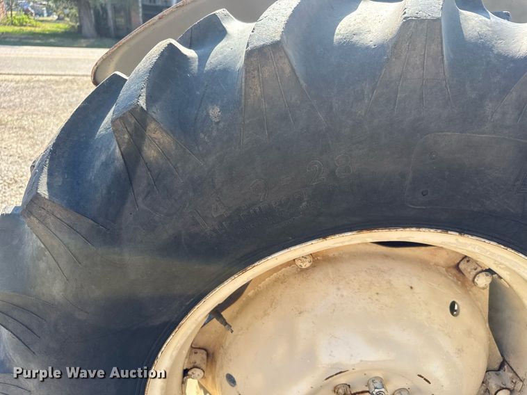 image for item EQ1307 1970 David Brown Selectamatic 880 tractor