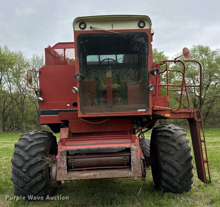 image for item EQ1360 1982 International Harvester 1480 combine