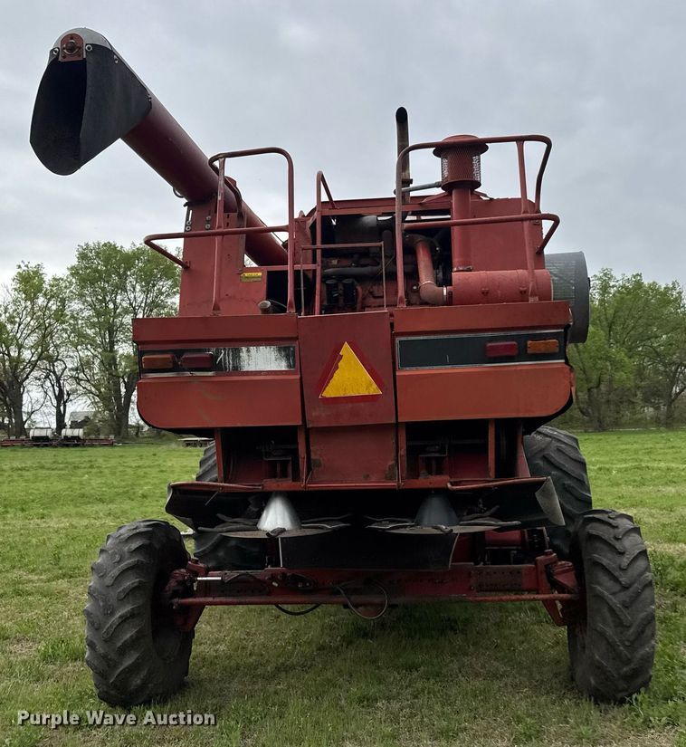 image for item EQ1360 1982 International Harvester 1480 combine