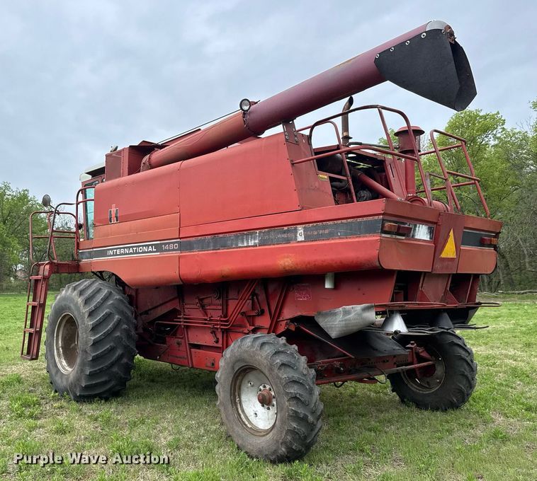 image for item EQ1360 1982 International Harvester 1480 combine