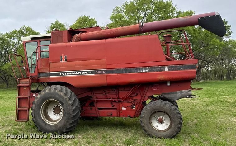 image for item EQ1360 1982 International Harvester 1480 combine