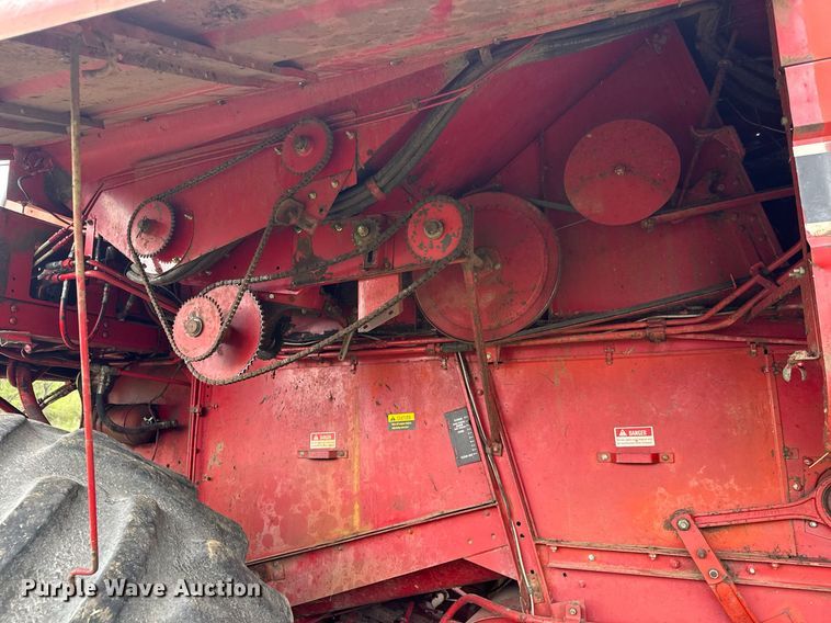 image for item EQ1360 1982 International Harvester 1480 combine