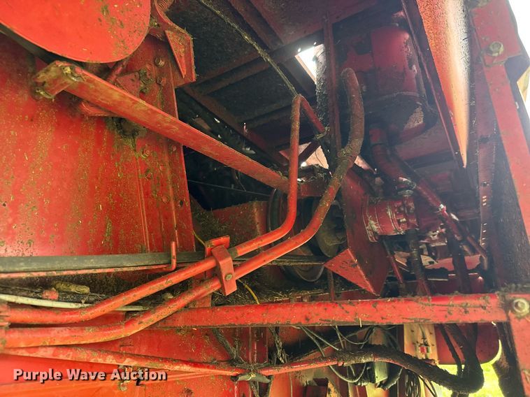 image for item EQ1360 1982 International Harvester 1480 combine