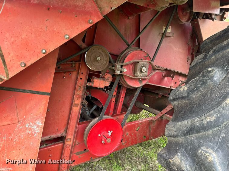 image for item EQ1360 1982 International Harvester 1480 combine