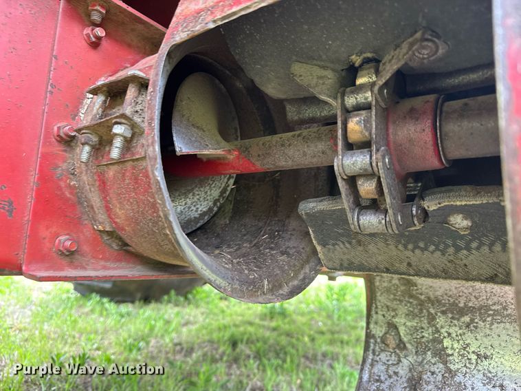 image for item EQ1360 1982 International Harvester 1480 combine