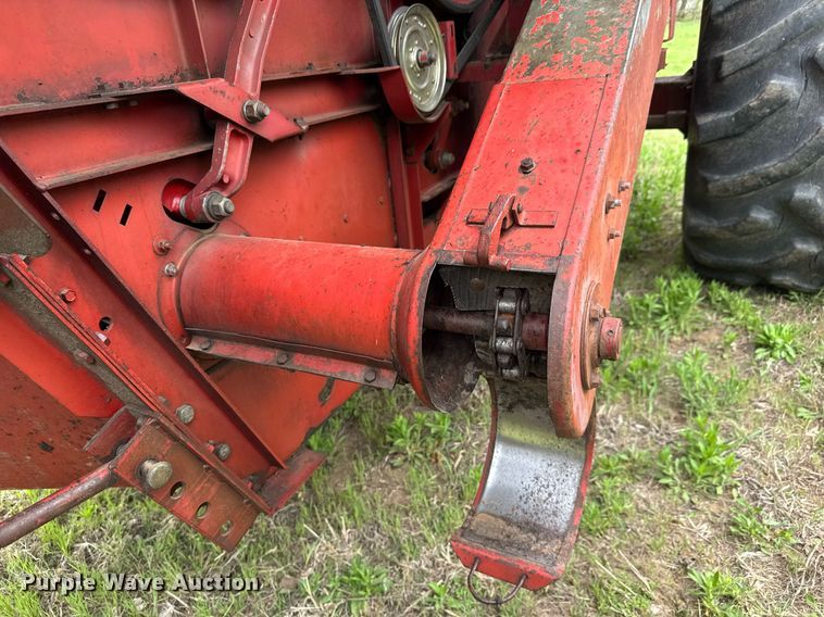 image for item EQ1360 1982 International Harvester 1480 combine