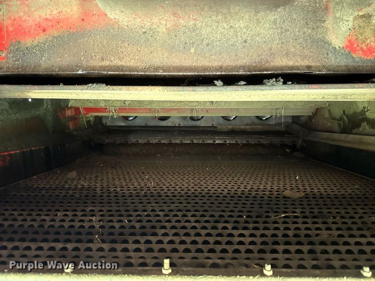 image for item EQ1360 1982 International Harvester 1480 combine