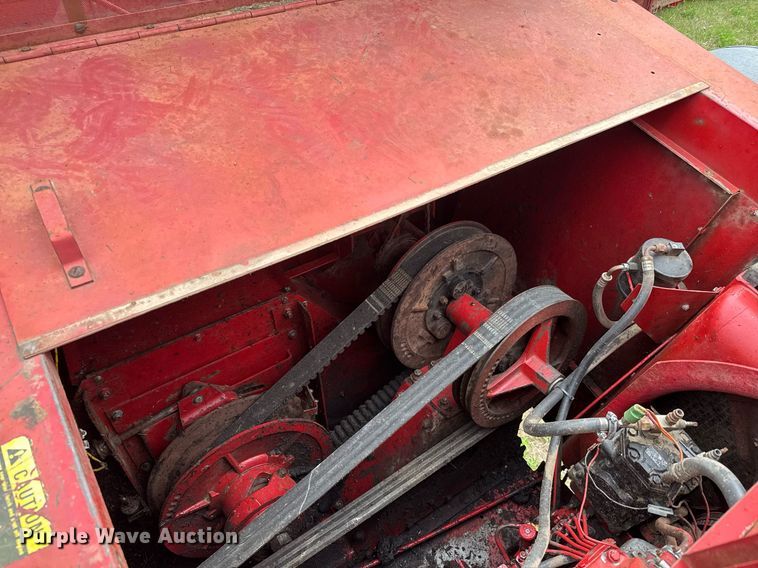 image for item EQ1360 1982 International Harvester 1480 combine