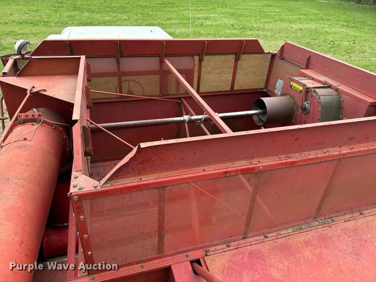 image for item EQ1360 1982 International Harvester 1480 combine