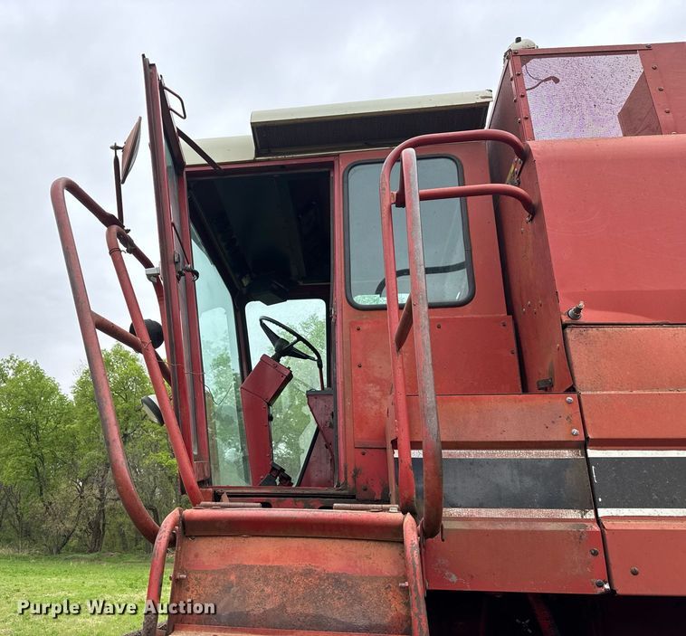 image for item EQ1360 1982 International Harvester 1480 combine