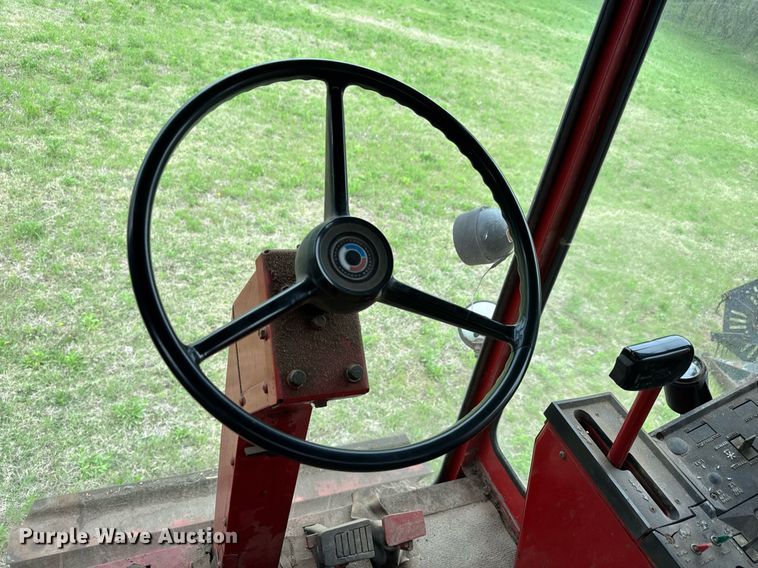 image for item EQ1360 1982 International Harvester 1480 combine